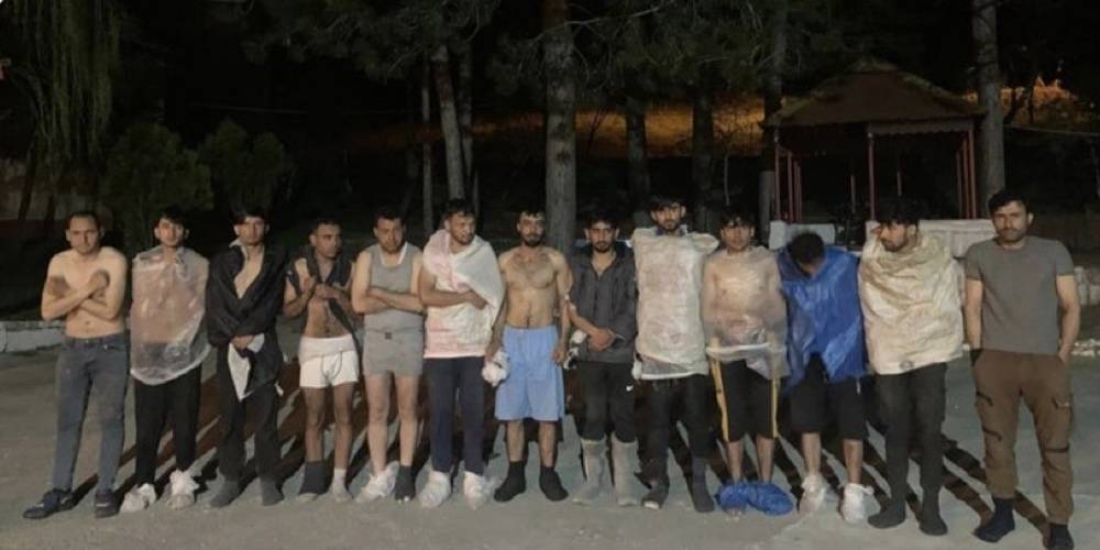 Kırklareli'nde sınır hattında yarı çıplak halde 84 düzensiz göçmen yakalandı