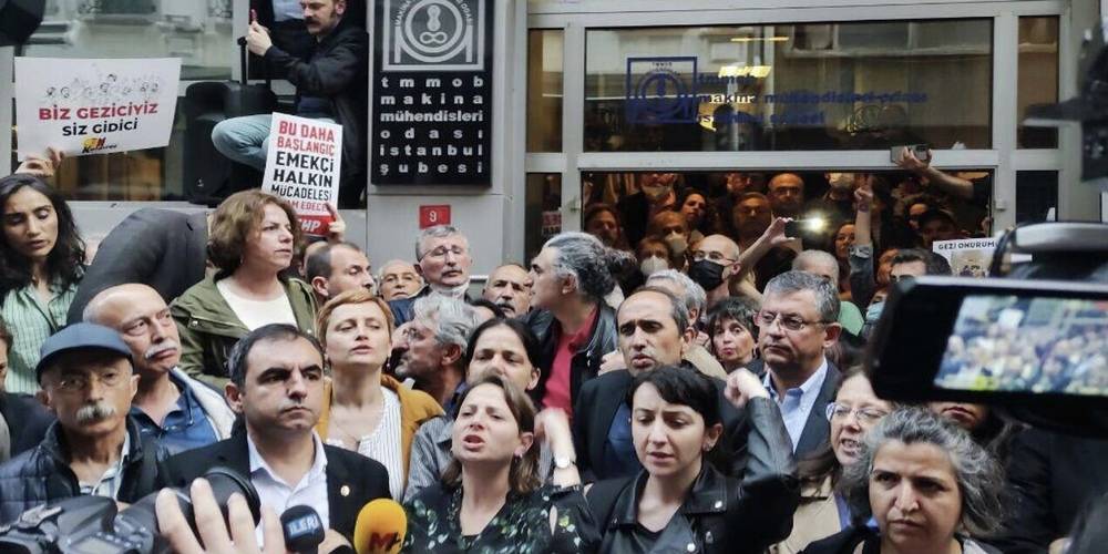 İstanbul Valiliği: Taksim'deki Gezi davası protestosunda 51 kişi gözaltına alındı