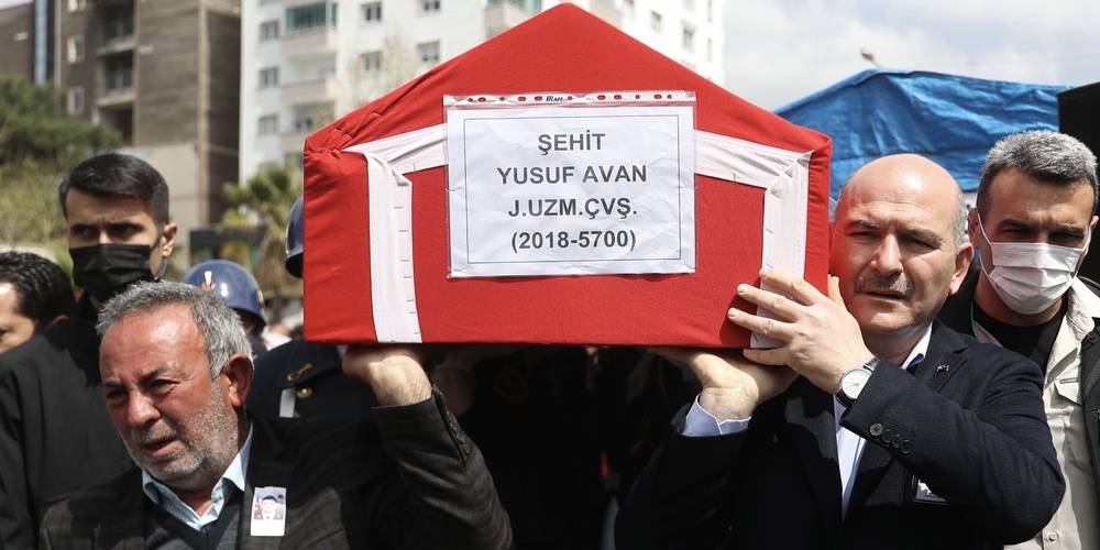 Adana'daki trafik kazasında şehit olan Uzman Çavuş Avan'ın cenazesi Osmaniye'de defnedildi… İçişleri Bakanı Soylu cenazeye katıldı