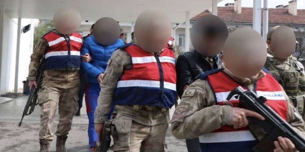 Metropollerde bombalı eylem hazırlığındaki 2 PKK’lı, Jandarmanın operasyonuyla yakalandı!