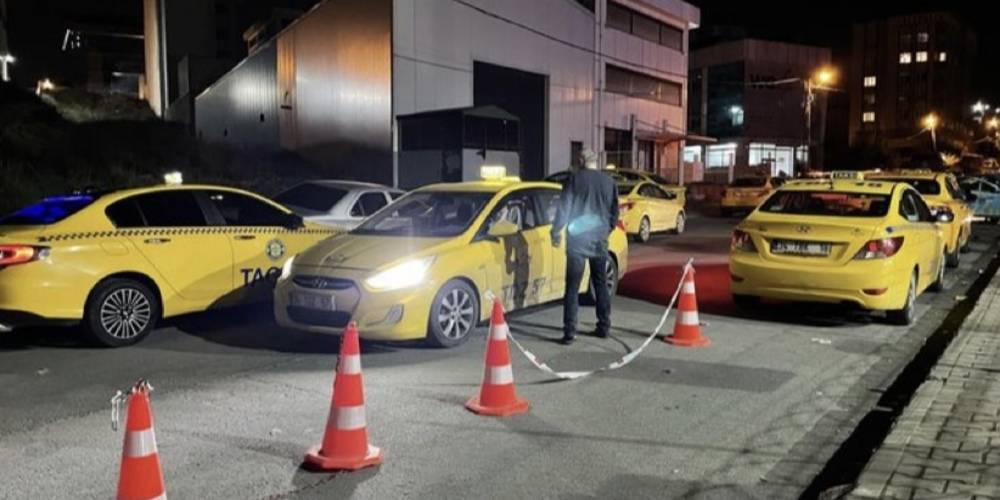 İstanbul'da taksi sürücülerinin tarife güncellemek için oluşturduğu kuyruk gece de sürüyor