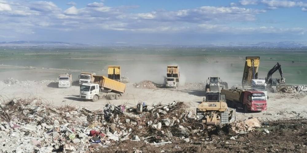 Kırıkhan'da yıkık bina enkazının %70'i kaldırıldı