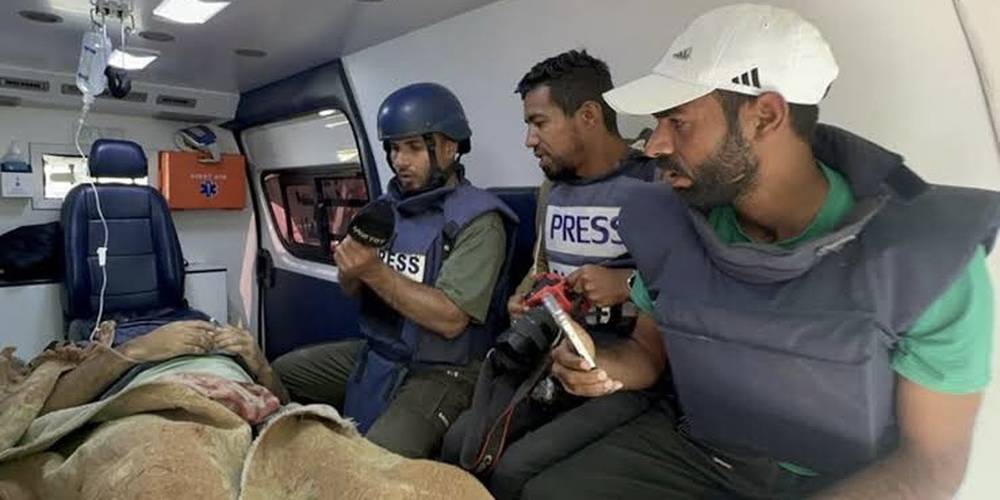 İsrail ordusu Nusayrat Mülteci Kampı'nı vurdu! TRT Arapça ekibinden bir grup gazeteci yaralandı