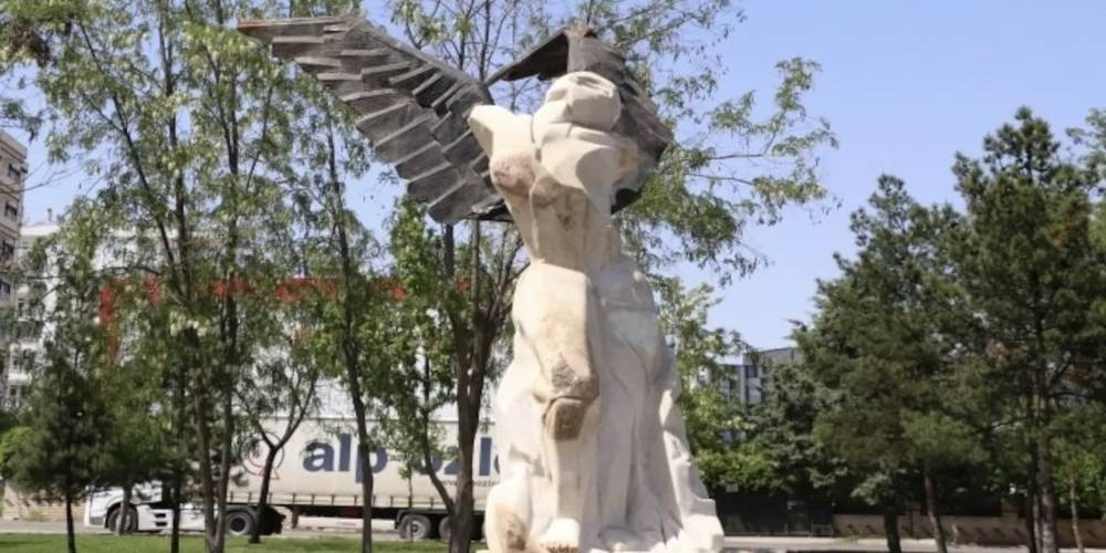 DEM Parti Diyarbakır’da kadın teröristlerin anısına heykel açtı