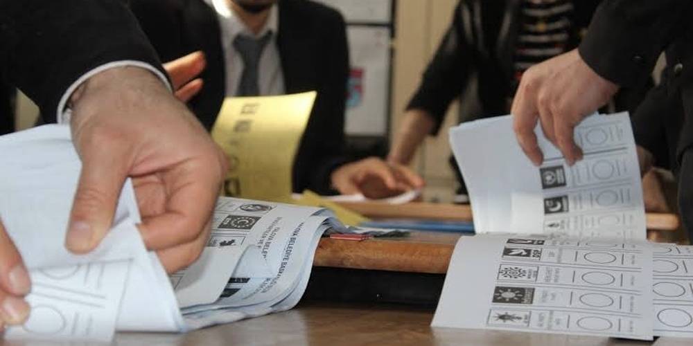 Güroymak’ta belediye el değiştirdi! AK Parti adayı Eşref Mutlu seçimi 18 oy farkla kazandı