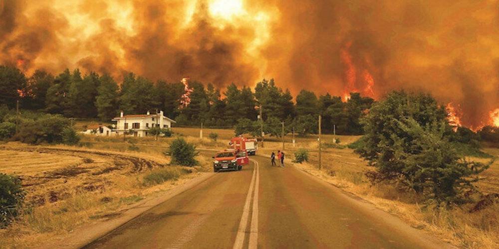 Yunanistan’da da yangınlar tüm şiddetiyle sürüyor