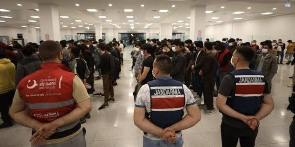 Göç İdaresi Başkanlığı: Yılbaşından bugüne 72.578 kaçak göçmen sınır dışı edildi