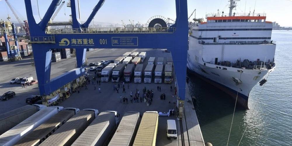 Türkiye'den Lübnan'a gönderilen insani yardım gemisi resmi törenle karşılandı
