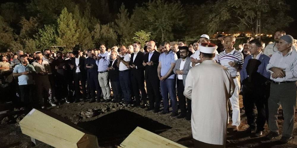 İçişleri Bakanı Soylu, Derik'teki kazada hayatını kaybedenlerin cenaze törenine katıldı