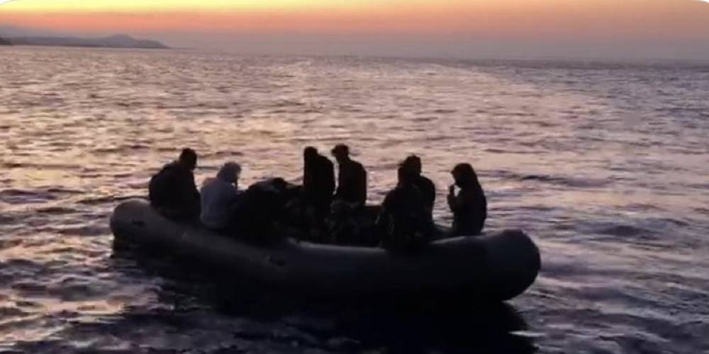 Çanakkale açıklarında Yunanistan tarafında geri itilen 13 düzensiz göçmen kurtarıldı