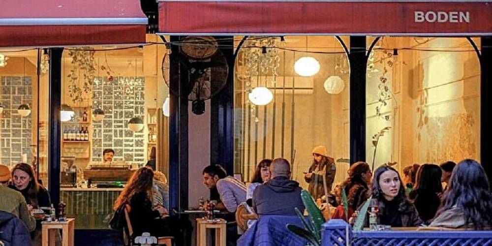 Kadıköy'de LGBT destekçisi 'Boden' isimli kafe iki başörtülü kadını masalar boş olduğu halde 'Yer yok' diyerek içeriye almadı