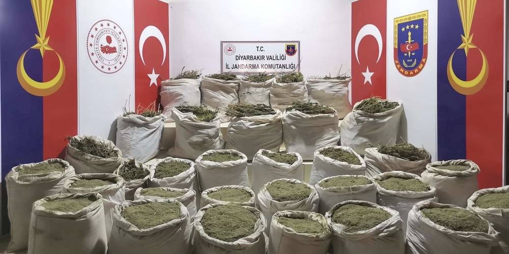Dev uyuşturucu operasyonunu Bakan Soylu duyurdu: 1 ton 929 kilogram uyuşturucu ele geçirildi