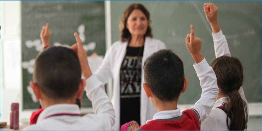 2004’te çıkarılan 5204 sayılı yasa ile başlayan başöğretmenlik ve uzman öğretmenlik süreci, Milli Eğitim Bakanı Mahmut Özer’in yapılacağını tekrarladığı sınavlarla yeniden gündemde.