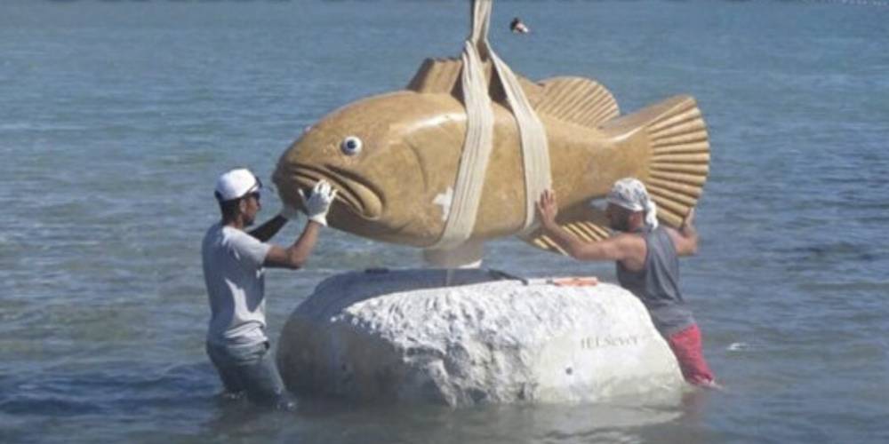 CHP'nin heykel aşkı sınır tanımıyor: Datça Belediyesi denizin içine 10 tonluk heykel yerleştirdi