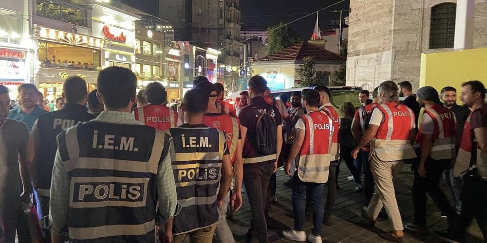 Beyoğlu’nda asayiş uygulaması: 200 polis katıldı