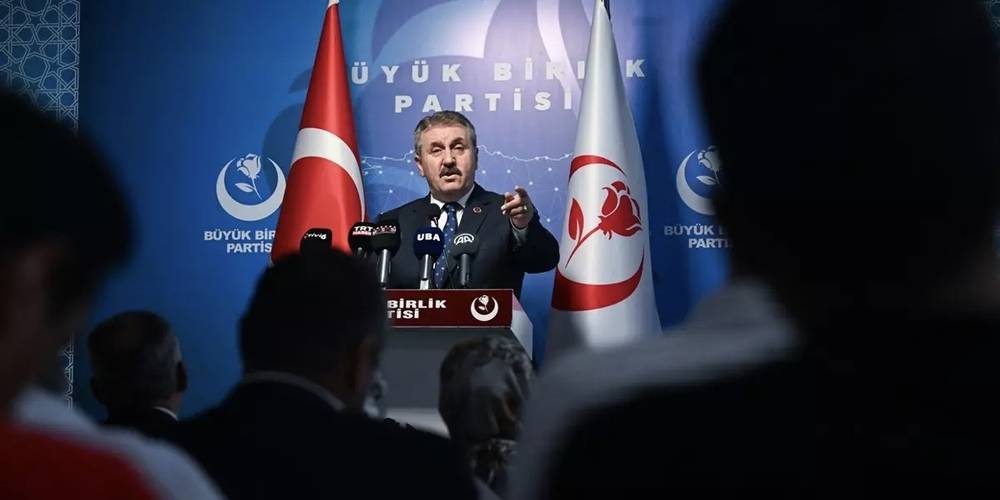 BBP lideri Mustafa Destici'den Ekrem İmamoğlu'na: O koltuklarda PKK desteğiyle oturmalarına milletimiz müsaade etmeyecektir
