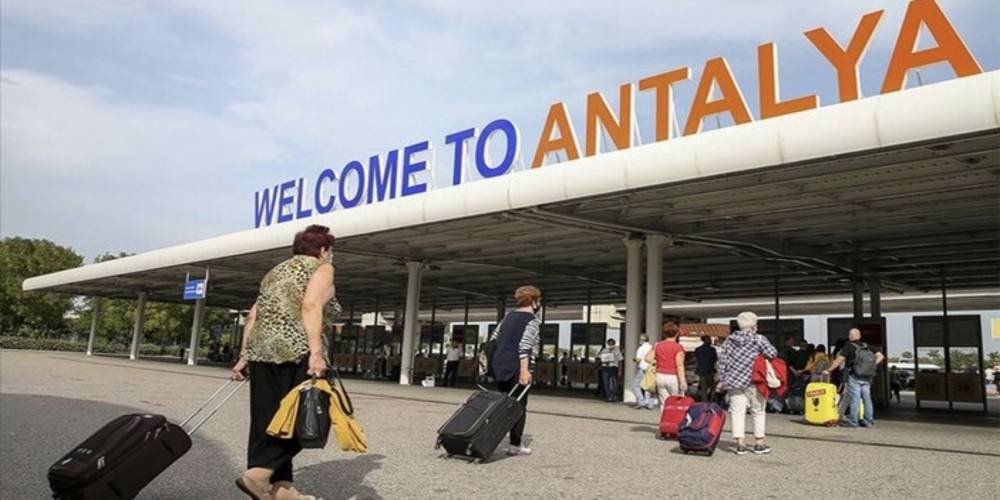 Antalya'da hava yolu trafiğinde rekor yoğunluk: 2019 rakamları geçildi