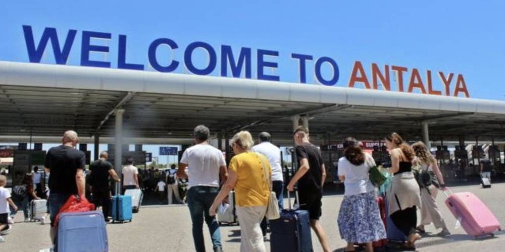 Sene başından bu yana Antalya’ya hava yoluyla gelen turist sayısı 10 milyonu aştı