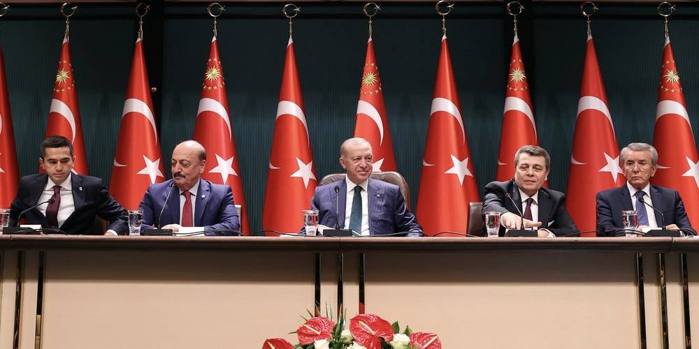 Cumhurbaşkanı Erdoğan: "2022 yılında asgari ücretin en alt rakamı 4 bin 250 lira olarak uygulanacaktır."