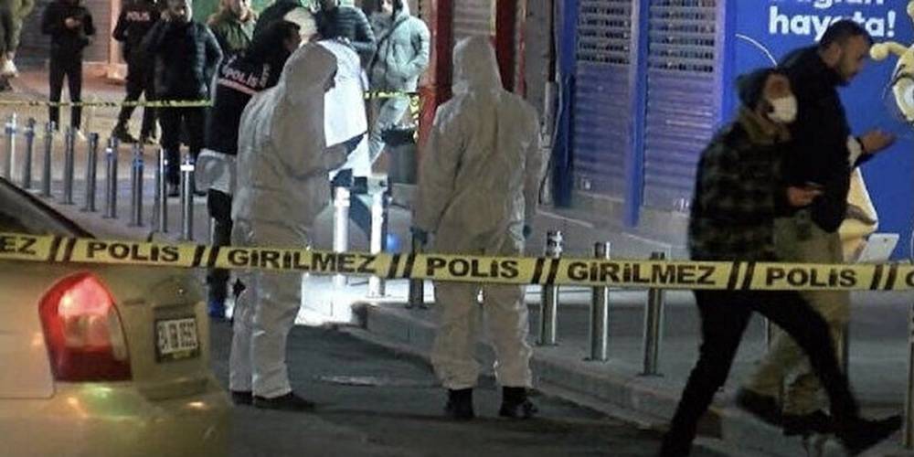 Zeytinburnu AK Parti ilçe binasının önüne bırakılan karton kolinin içindeki düzeneğin, zaman ayarlı ve parça tesirli bomba olduğu ortaya çıktı