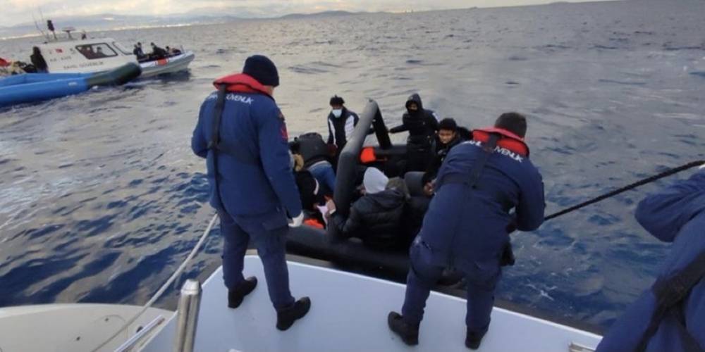 İzmir'in Çeşme ilçesinde Yunanistan unsurlarınca denize atılan ve geri itilen 47 düzensiz göçmen kurtarıldı