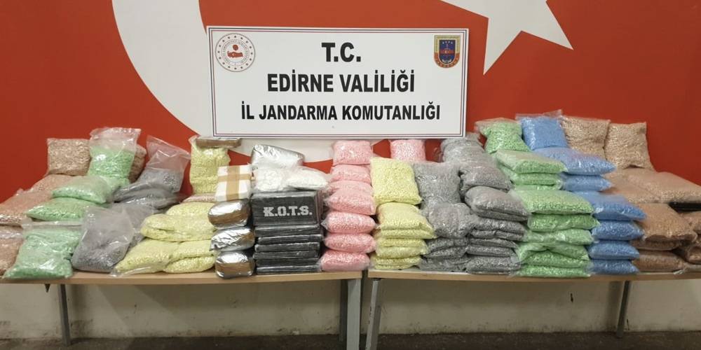 Bakan Soylu açıkladı: Edirne'den ülkeye giren TIR'da 35 kg kokain ele geçirildi