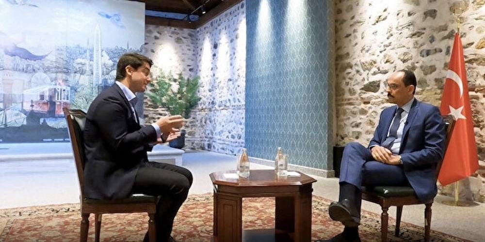 Cumhurbaşkanlığı Sözcüsü İbrahim Kalın FETÖ argümanıyla soru yönelten İsveç devlet televizyonu muhabirine tepki gösterdi: Yayını keselim