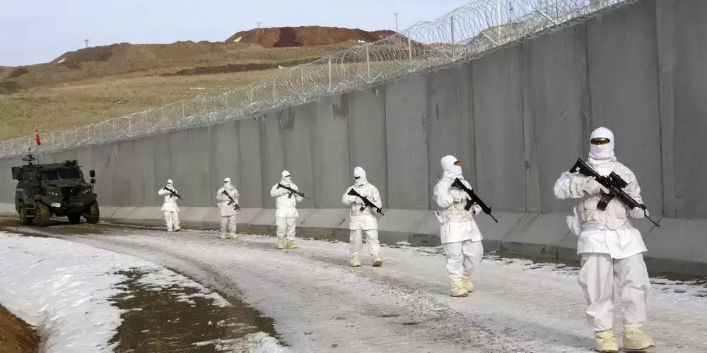 Sınır birlikleri İran sınırında kuş uçurtmuyor