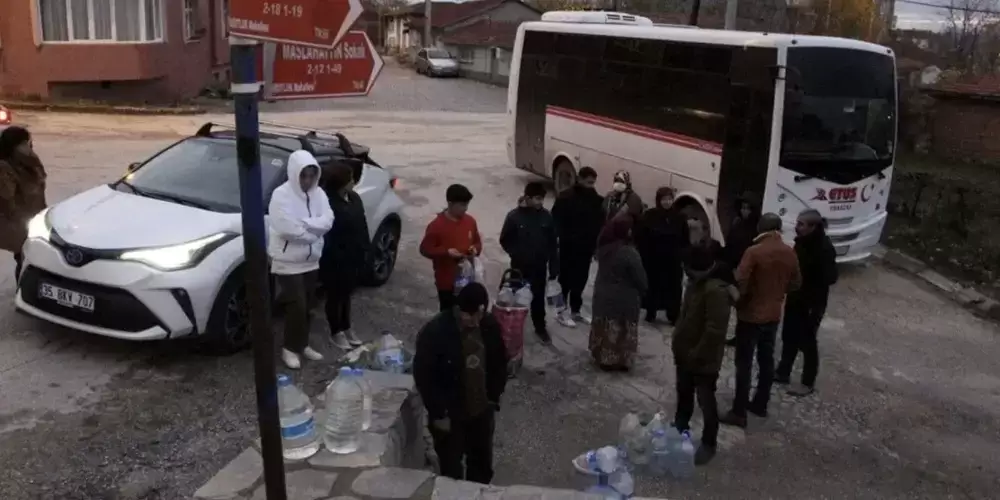 CHP’nin yönettiği Edirne'de şehrin yüzde 10'una su verilemiyor: Vatandaşlar uzun su kuyrukları oluşturdu