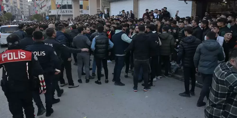 Şırnak'ın Silopi ilçesinde Kur'an-ı Kerim'i yırtma girişiminde bulunan şahıs tutuklandı
