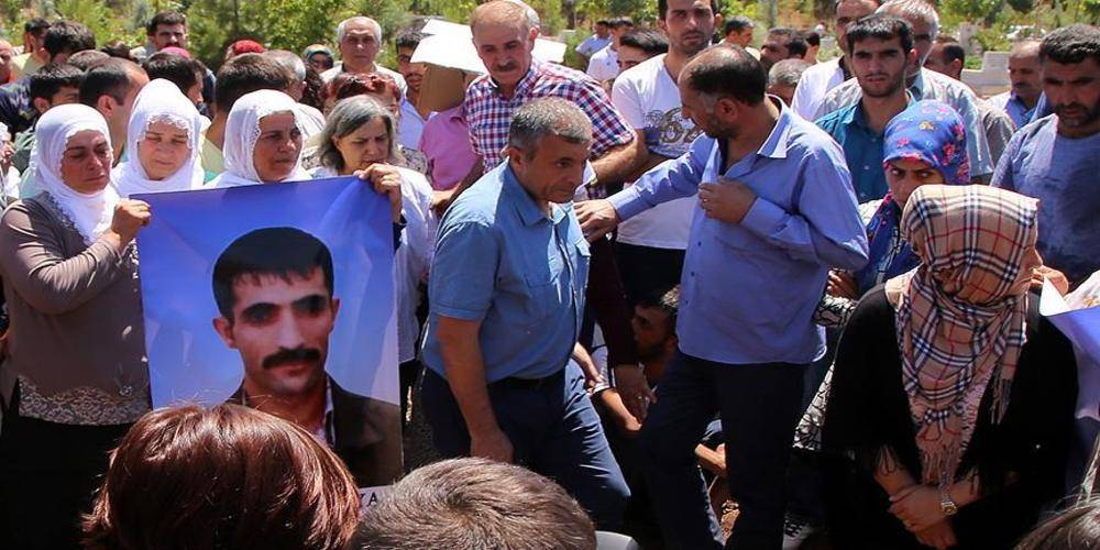 Unutmadık! 5 yıl önce bugün | HDP miletvekilleri teröristin cenazesine katıldı