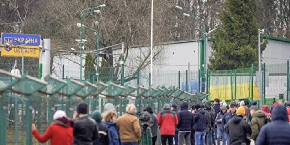 Polonya'dan yapılan açıklamaya göre üç günde sınırı geçenlerin sayısı 100 bini aştı