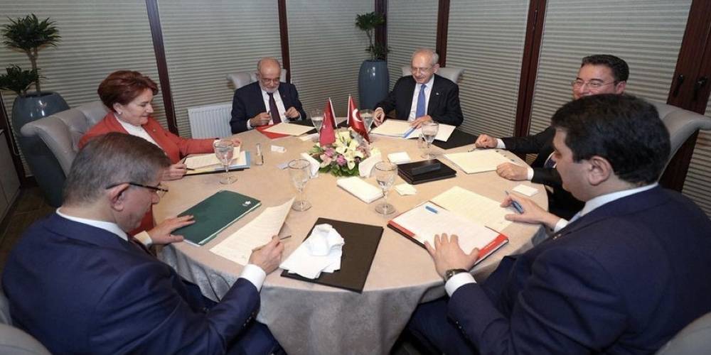 Altı muhalefet partinin katıldığı yuvarlak masadan, Türkiye'nin egemenlik haklarını tartışmaya açacak taahhütler çıktı