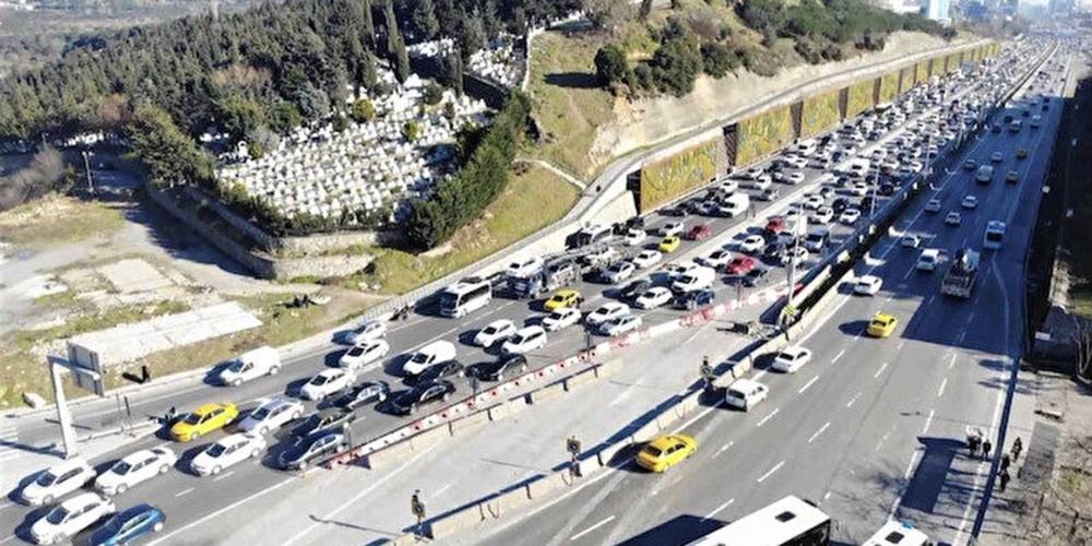 Maltepe’de trafiği kilitleyen çalışma: İBB'nin yol projesinde çalışmalar uzadı, vatandaşlar isyan etti