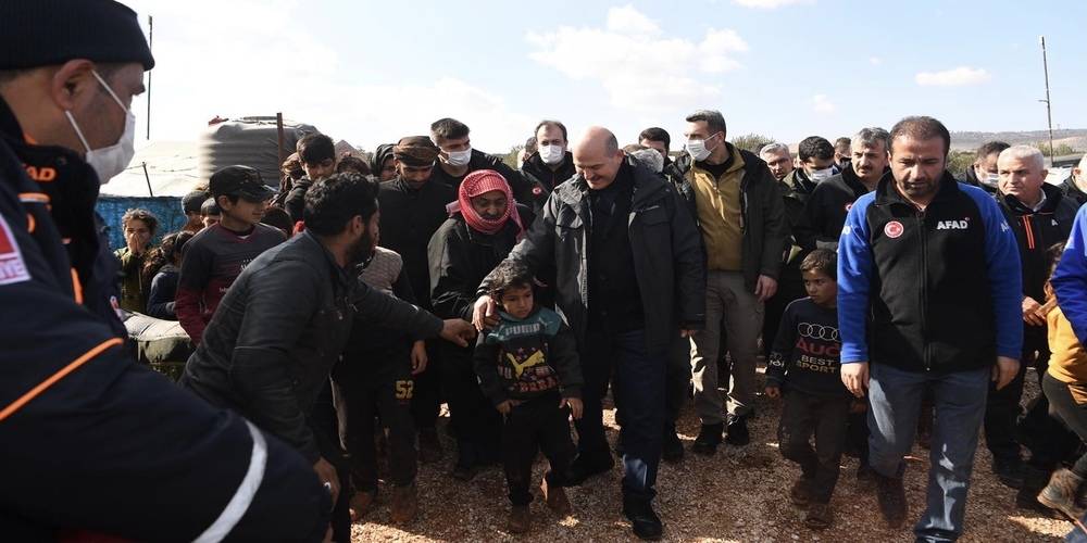 İçişleri Bakanı Süleyman Soylu, İdlib'de yapımı süren briket evleri inceledi