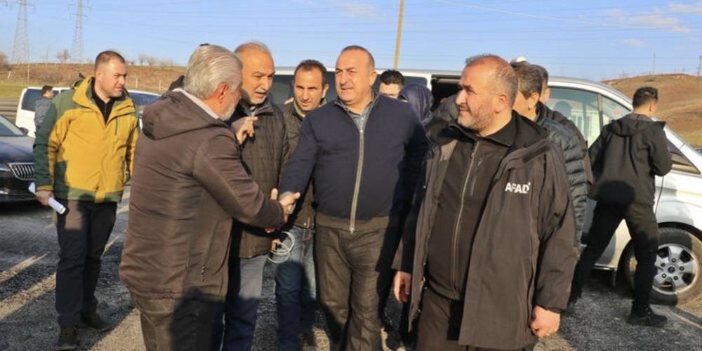 Dışişleri Bakanı Mevlüt Çavuşoğlu: 90 ülkeden 11 bin 500 arama kurtarma ekibi geldi