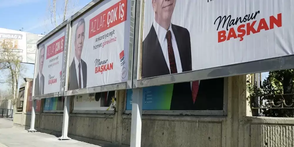 Mansur Yavaş'tan Ankara'da Turgut Altınok'un pankartların engelleme!