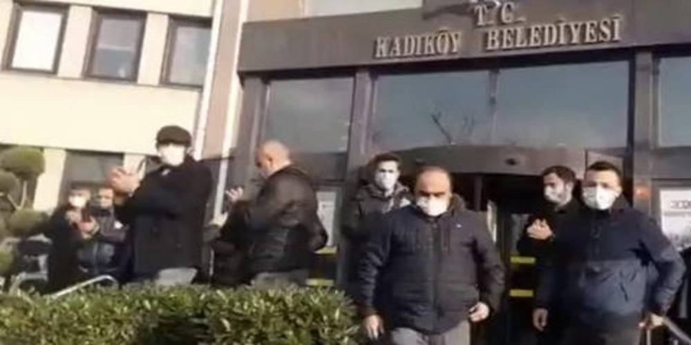 Toplu İş Sözleşmesi görüşmeleri tıkanan CHP’li Kadıköy Belediyesi işçileri dayatmalara karşı iş bıraktı