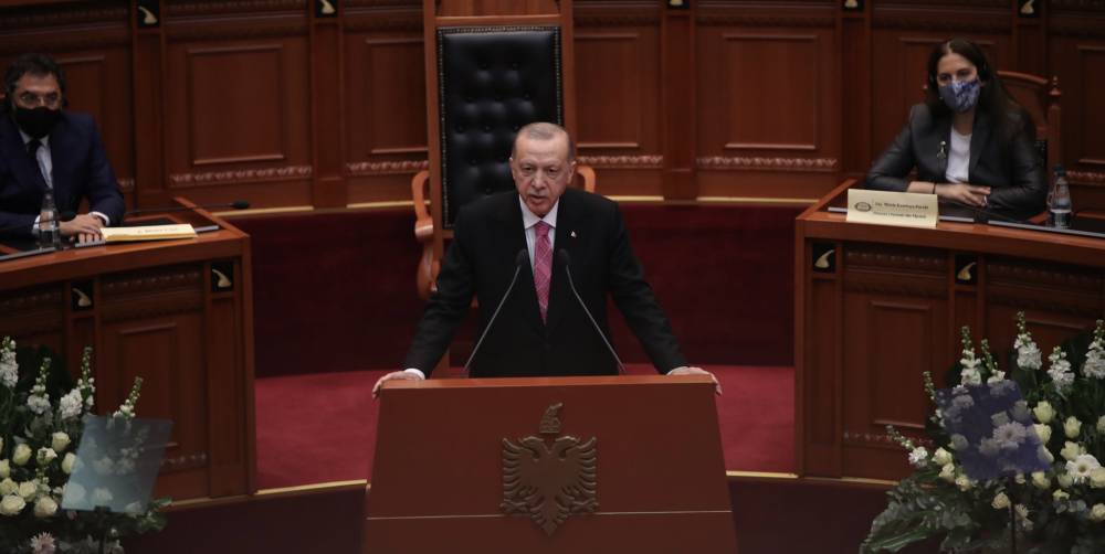 Cumhurbaşkanı Erdoğan, Arnavutluk Meclisi'nde FETÖ çağrısını yineledi