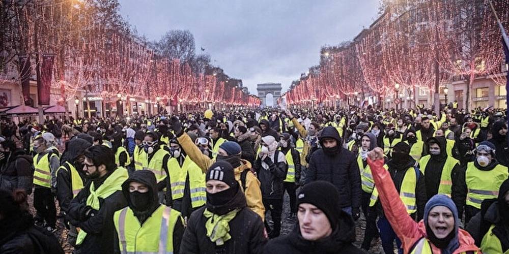Fransa’da sarı yelekliler hükümetin emeklilik reformuna karşı gösteri düzenledi