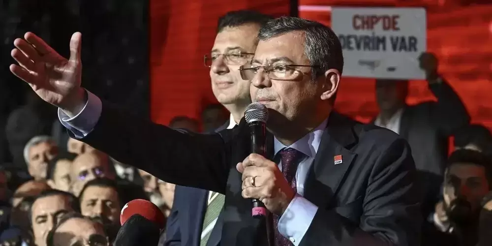 Ekrem İmamoğlu ve Özgür Özel arasındaki rekabet nedeniyle CHP’nin PM’nde belediye başkan adayları açıklanamadı