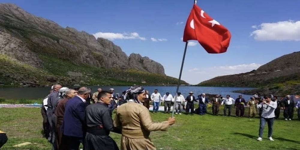 Terörden temizlenen Çarçel Yaylası’nda 40 yıl sonra Türk bayraklı halay