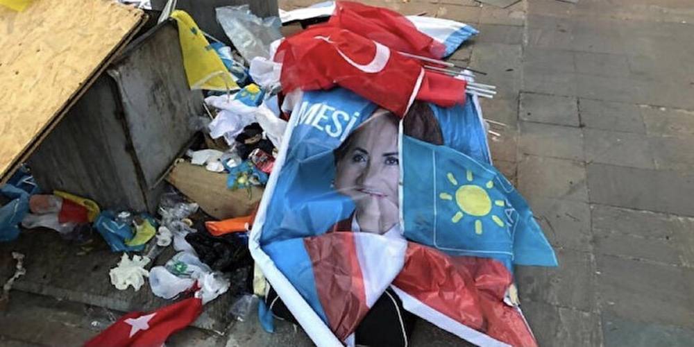 İYİ Parti Bayrampaşa İlçe Başkanlığı'nın stant çalışmasının ardından Türk bayrakları çöpten çıktı