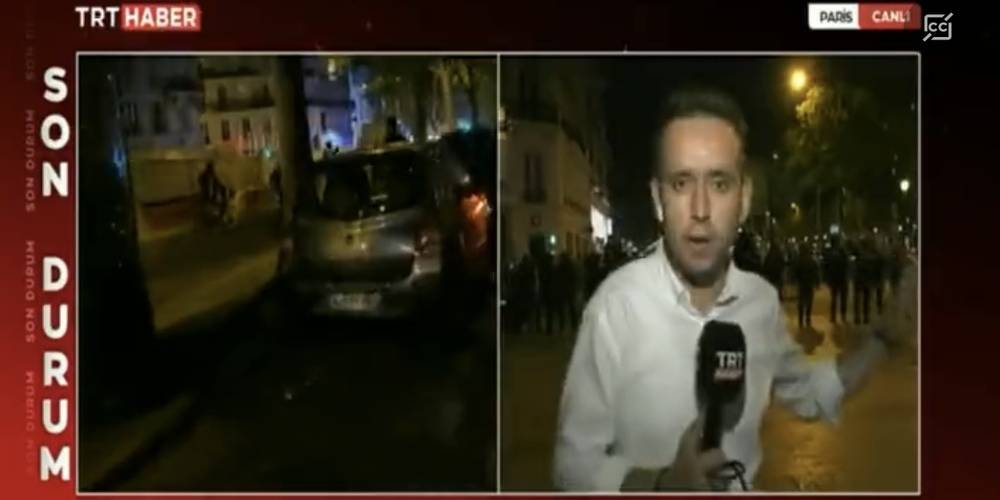Fransa'da protestolar devam ediyor… Polis memuru TRT muhabirine Türkçe uyarı yaptı!