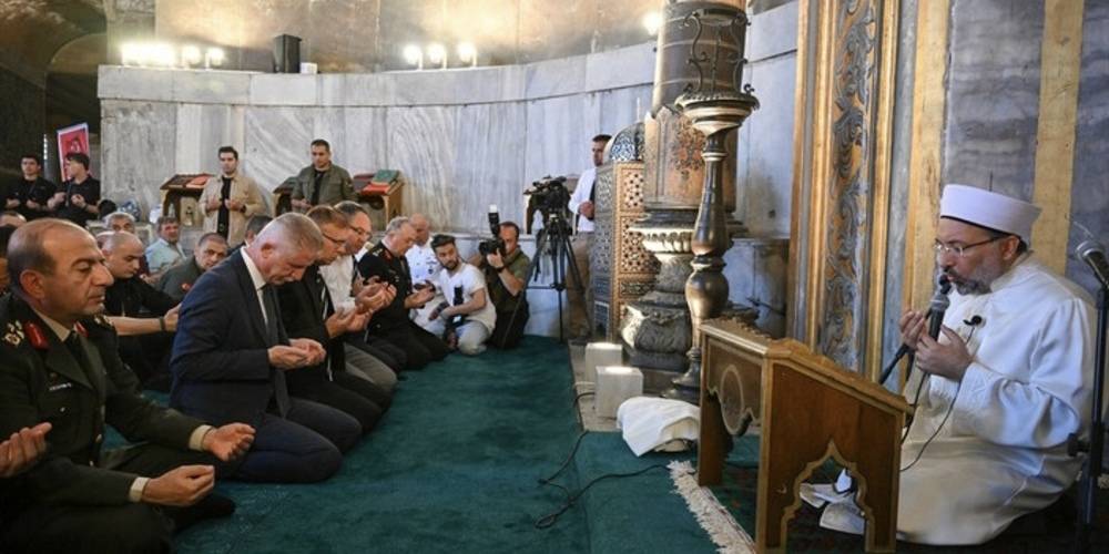 Ayasofya Camii’nde 252 şehit için indirilen 252 hatmin duası yapıldı