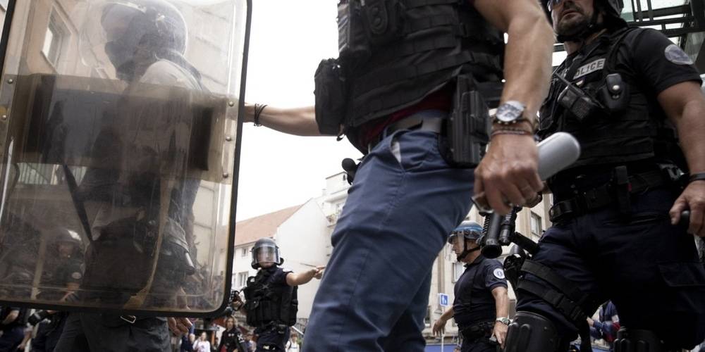 Fransa'da olaylar durmuyor! 79 polis ve jandarma yaralı, 1300 gözaltı