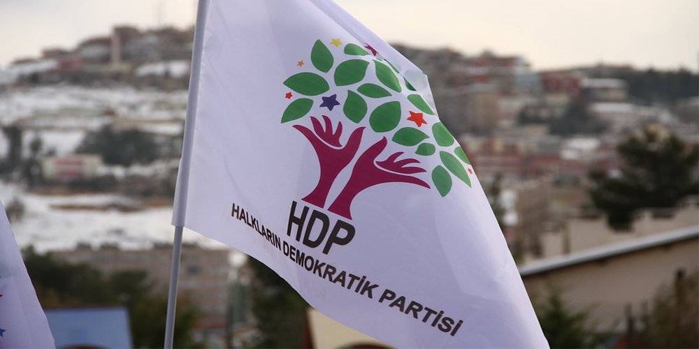 İzmir'de HDP İl Başkanlığı'nın da bulunduğu binada silah sesleri duyuldu, 1 kişi gözaltına alındı