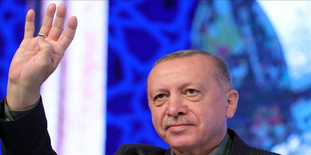 Cumhurbaşkanı Erdoğan: Yıkılmadık, ayaktayız