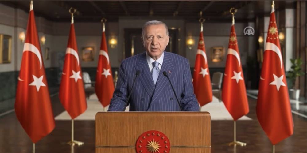 Cumhurbaşkanı Erdoğan: “Kabul ettikleri birkaç yüz mülteciyi reklam malzemesi olarak kullananlar derinleşen insani krizler karşısında hiçbir sorumluluk üstlenmiyor”