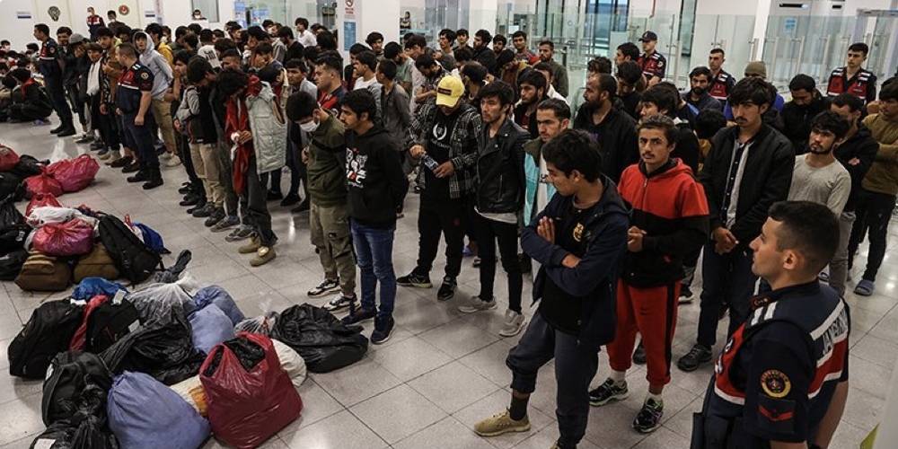 Afganistan uyruklu 131 düzensiz göçmen sınır dışı edildi